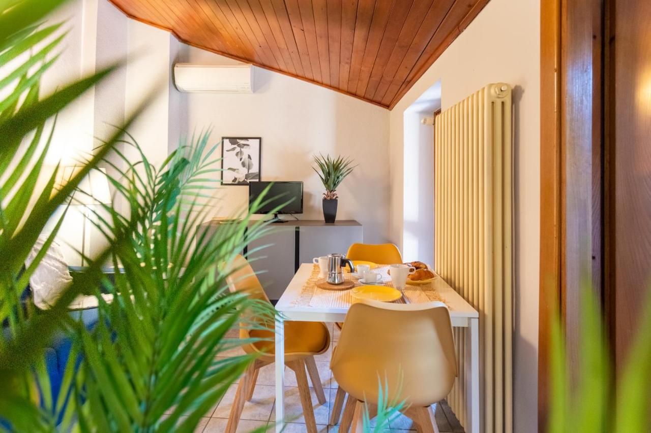Blue Attic - Historical Como City Center By Rent All Комо Екстер'єр фото