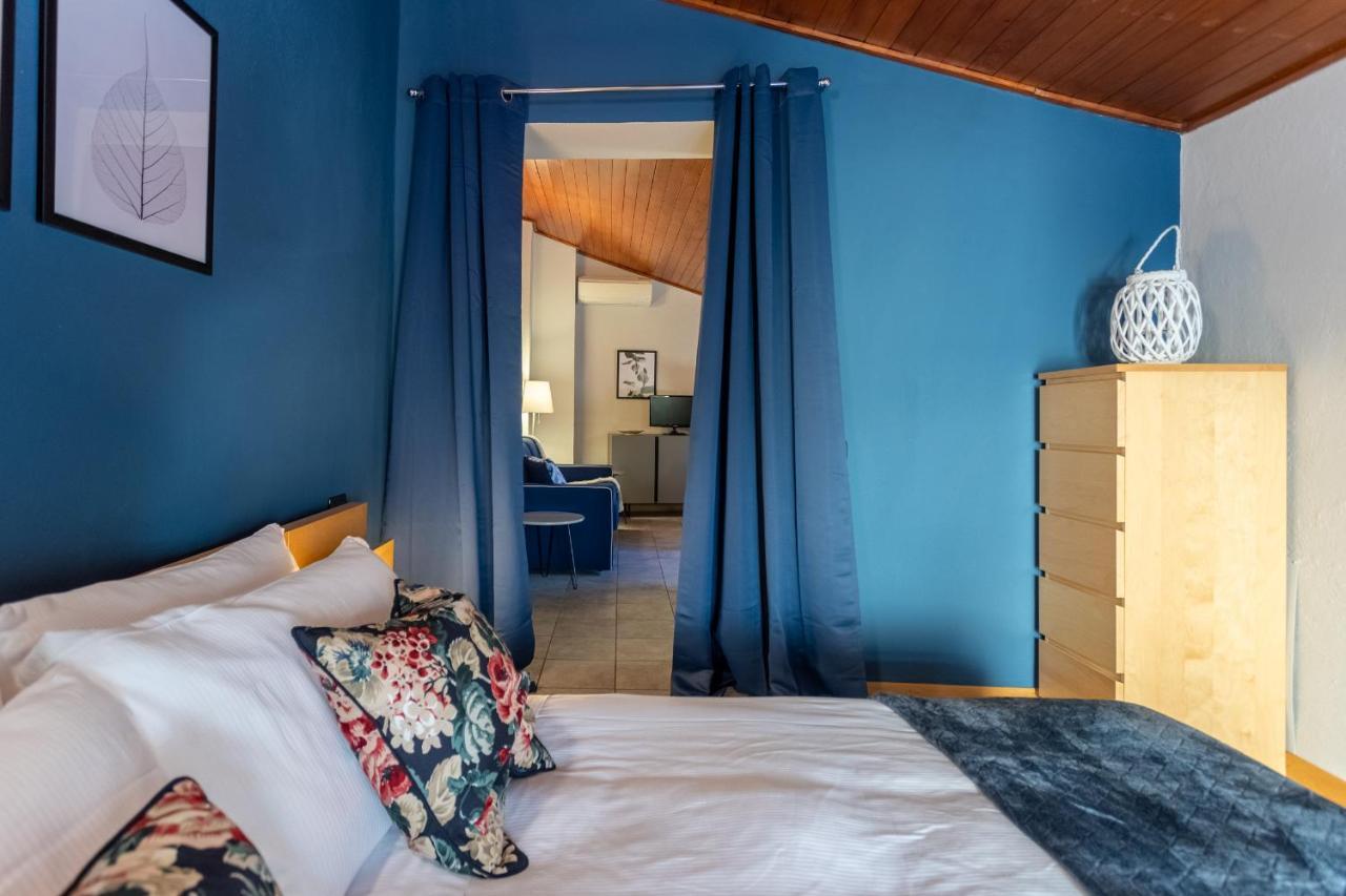 Blue Attic - Historical Como City Center By Rent All Комо Екстер'єр фото