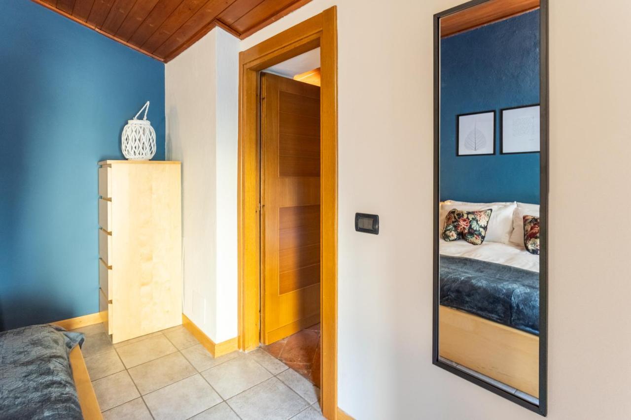 Blue Attic - Historical Como City Center By Rent All Комо Екстер'єр фото