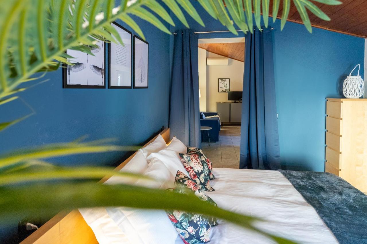 Blue Attic - Historical Como City Center By Rent All Комо Екстер'єр фото