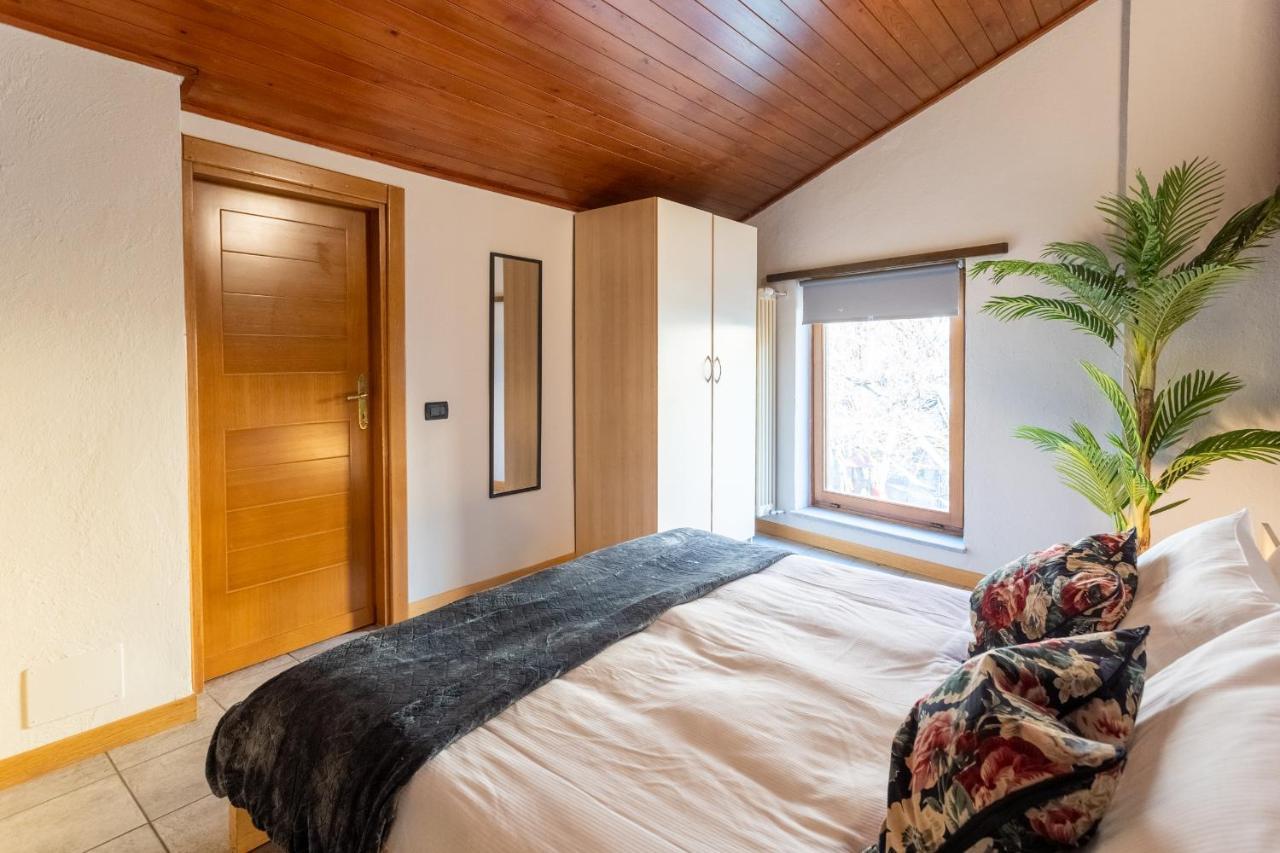 Blue Attic - Historical Como City Center By Rent All Комо Екстер'єр фото